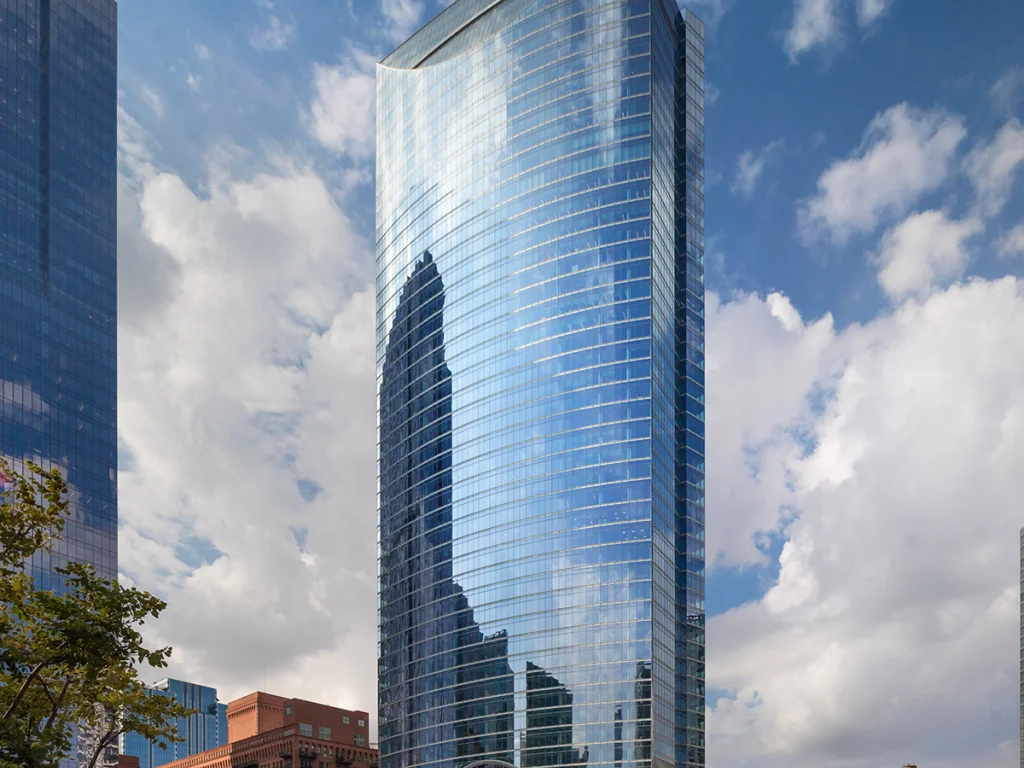 Contractor, Pyramid Constructors, placed material in one continuous pour.